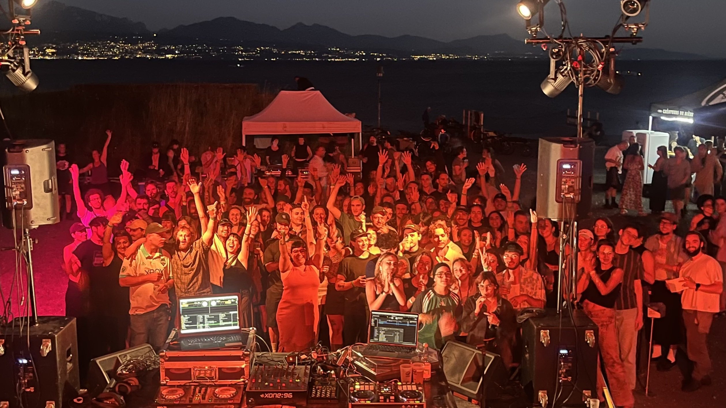 Notre équipe (presque) au complet à la Soirée du Staff de 2025 :) fc26_staff.jpg